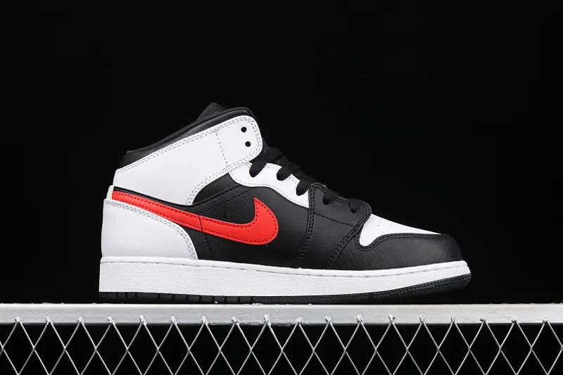 All categories Air Jordan Jordan series basketball shoes Air Jordan 1 Mid G version pure original Air Jordan 1 Mid AJ1 Joe 1 black and white red hook Zhongbang basketball shoes 554725-075